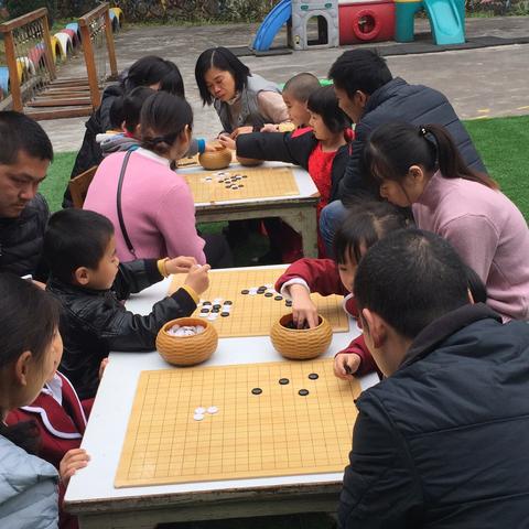 (围棋告诉我们 棋盘上发生的所有故事)棋盘上见智慧：探寻围棋与人生哲理交汇的艺术之旅